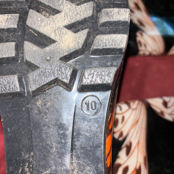 Monarch butterfly rain boots size 10 - Picture 2 of 3